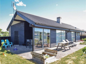 Three-Bedroom Holiday home with a Fireplace in Ejstrupholm